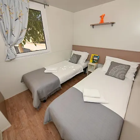 Park Soline Mobile Homes キャンプ場 4*