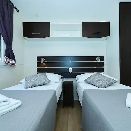 Park Soline Mobile Homes キャンプ場 4*