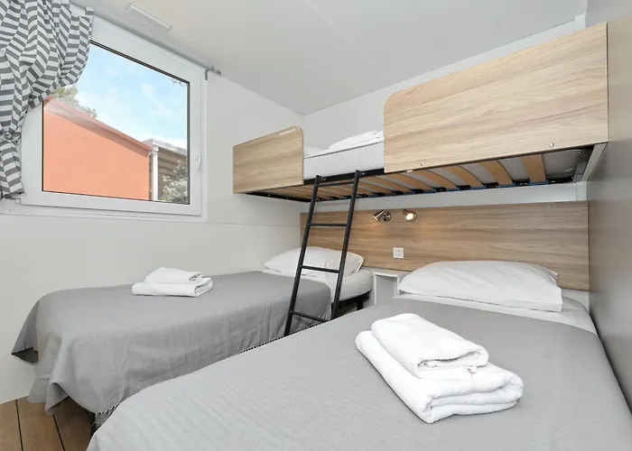 Park Soline Mobile Homes キャンプ場